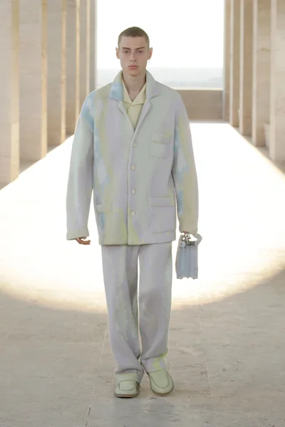 Look 12
